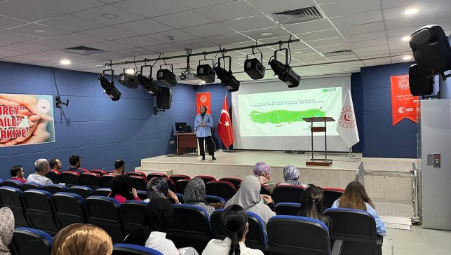 Muş'ta kurum personelleri bağımlılıkla mücadele çalışmaları hakkında bilgilendirildi