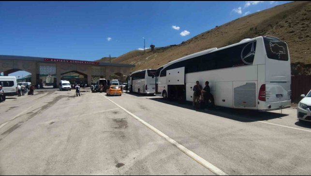 Umman, İran'daki vatandaşlarını tahliye ediyor