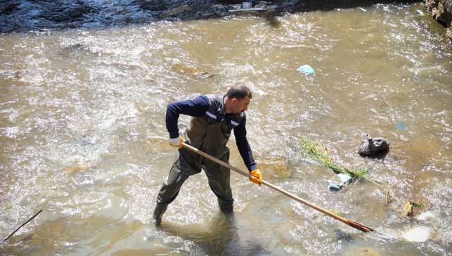 Bitlis'te dere temizleme çalışmaları sürüyor