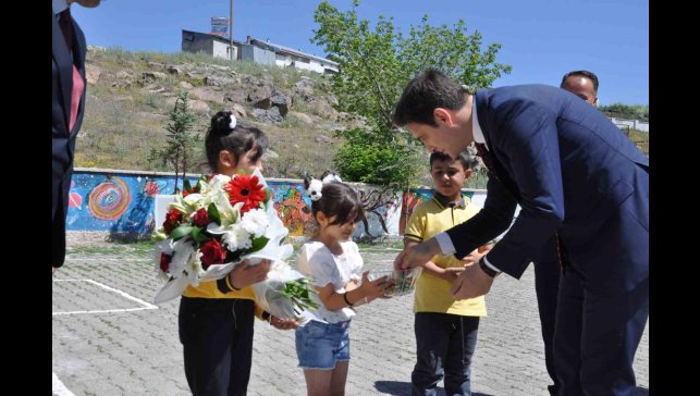 Kars'ta 55 bin öğrenci karne aldı