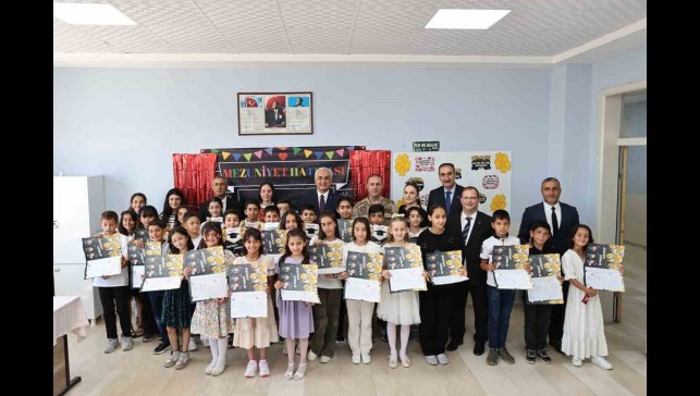 Muş'ta 104 bin öğrenci karne heyecanı yaşadı