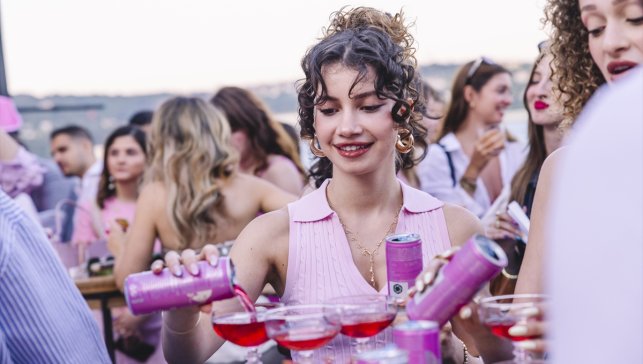 Red Bull, yeni ürünü Pink Edition'ı tanıttı