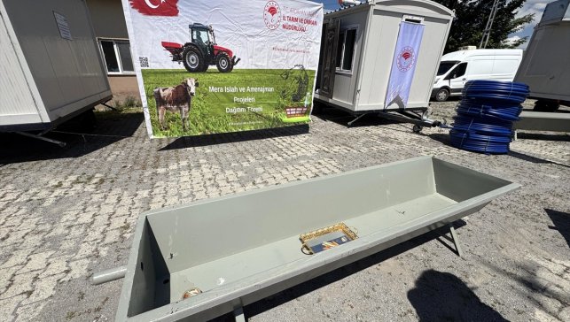 Ardahan'da mera altyapısı için köylere çobanevi ve sıvat desteği verildi