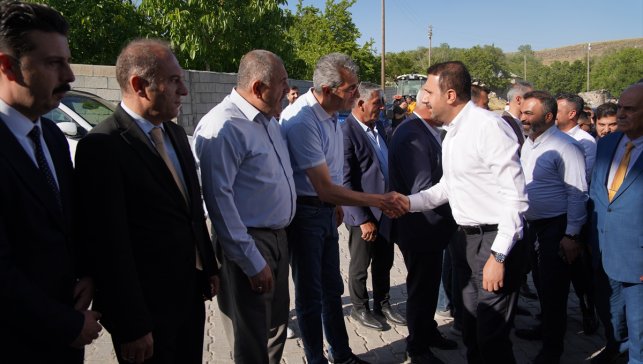 AK Parti Bitlis Milletvekili Bedirhanoğlu, Adilcevaz'da muhtarlarla buluştu