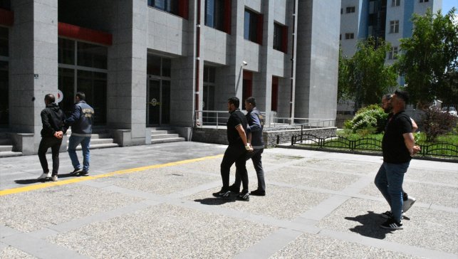 Erzurum'da "yan bakma" nedeniyle çıkan bıçaklı kavgada 4 kişi yaralandı