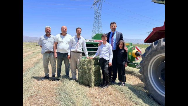 Yüksekova'da imece geleneği makineleşmeye geçiş yaptı