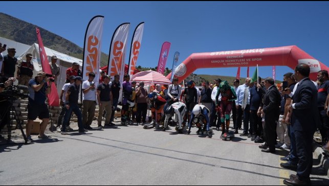 Dünya Kaykay İniş Şampiyonası Erzincan'da nefes kesti