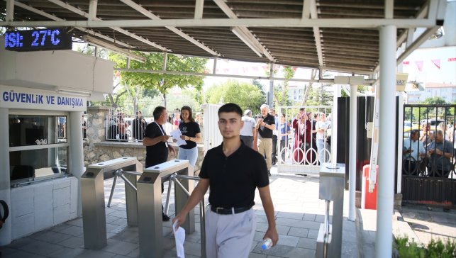 Gaziantep ve çevre illerde YKS'nin ikinci oturumu AYT başladı