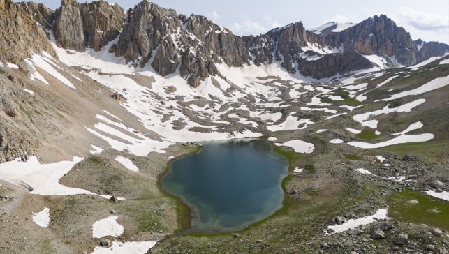 Kış ve ilkbahar manzaraları sunan Merg Yaylası ile Yeşil Göl doğaseverleri ağırlıyor