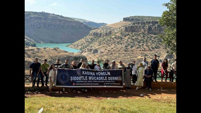 Elazığlı kadınlar ve gençler Diyarbakır'ı gezdi