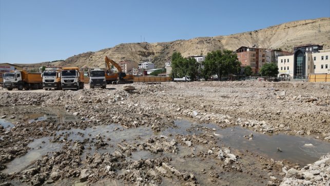 Darende'de yeni çarşı ve kapalı otopark için çalışmalar başladı