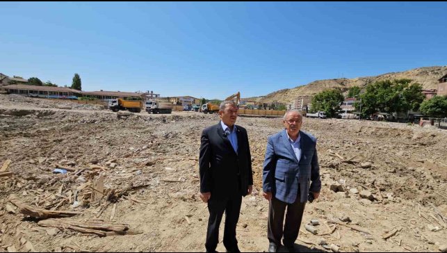 Darende'de yeni çarşı projesinde temel kazı çalışmaları başladı