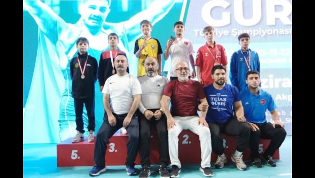 Elazığ Belediyesporlu güreşçi Türkiye 2.'si