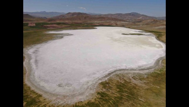 İklim değişikliği Van'daki Tuz Gölü'nü kuruttu