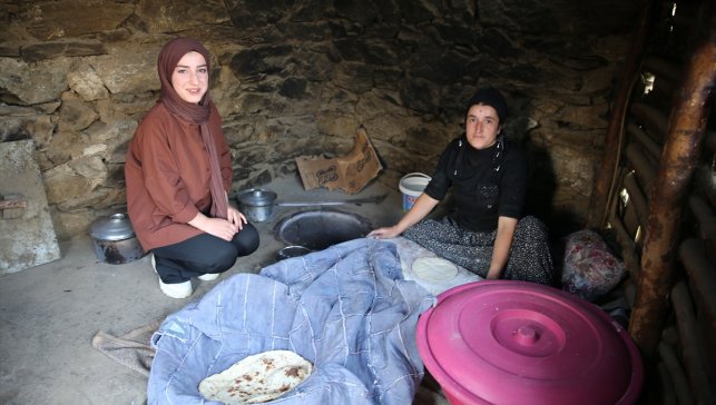 Yeni seçilen kadın muhtar, köyüne hizmet için kolları sıvadı