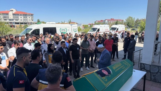 Ağrı'da acil tıp teknisyeni trafik kazasında hayatını kaybetti