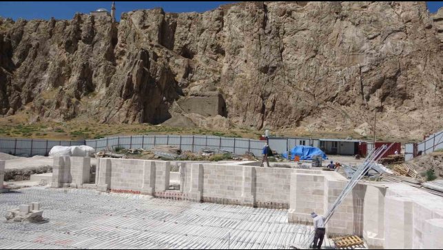 Van'da 750 yıllık cami ayağa kaldırılıyor