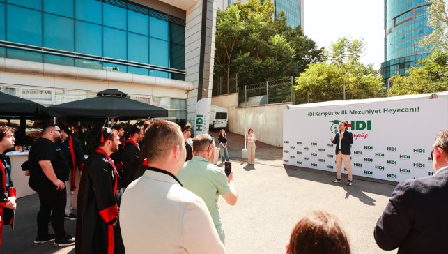HDI Kampüs ilk mezunlarını verdi
