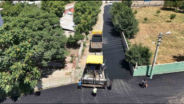 Iğdır Belediyesi, asfaltlama çalışmalarına devam ediyor