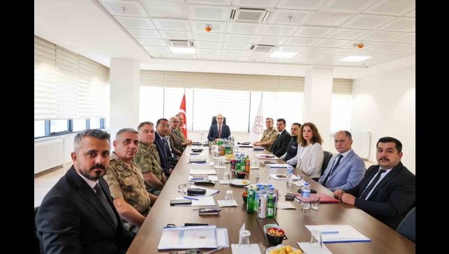 Ağrı Valisi Koç, Doğubayazıt'ta sınır güvenliği incelemelerinde bulundu