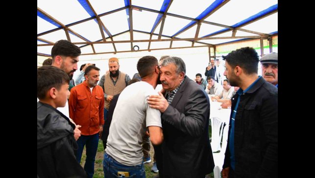 Ardahan Valisinin girişimiyle husumetli iki aile yıllar sonra barıştı