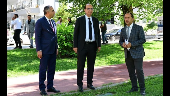 Başkan Geçit, park alanlarındaki yenileme hizmetlerini inceledi