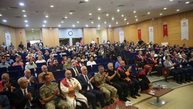 Muş Alparslan Üniversitesi'nde mezuniyet töreni düzenlendi