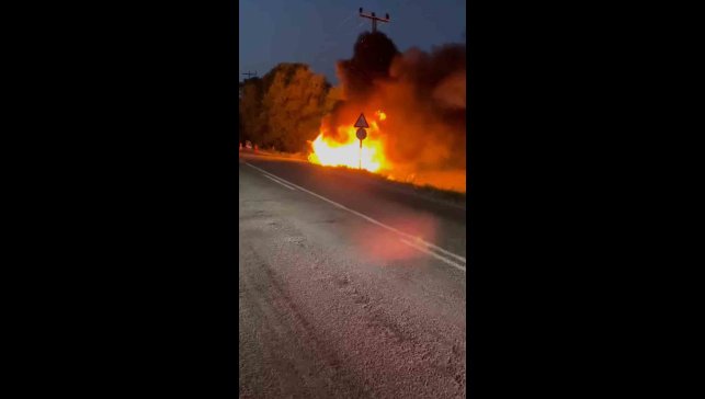 Patnos'ta kaza yapan araç alev aldı: 2 yaralı