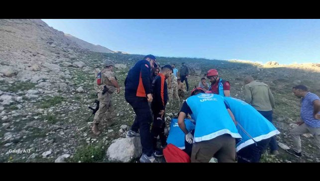 Tunceli'de dağlık alanda düşerek yaralanan çoban, ekipler tarafından kurtarıldı