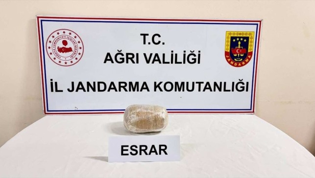 Ağrı'da yol kontrolünde uyuşturucu ele geçirildi