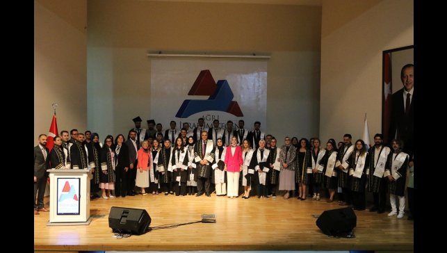 AİÇÜ Tıp Fakültesi'nde mezuniyet töreni düzenlendi