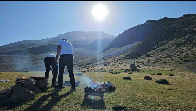 Süphan Dağı piknikçilerin yeni gözdesi oldu
