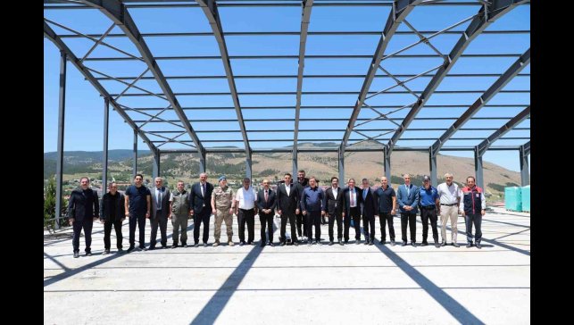 Vali Aydoğdu, Refahiye'de "Çok Amaçlı Salon" inşaatını inceledi