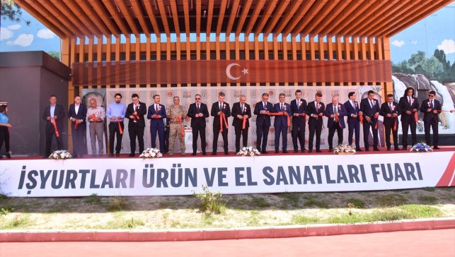 Van'da "İşyurtları Ürün ve El Sanatları Fuarı" açıldı