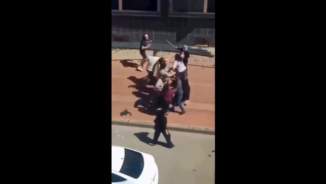 Çocukların kavgasına aileler karıştı: Kadınlar saç baş birbirine girdi