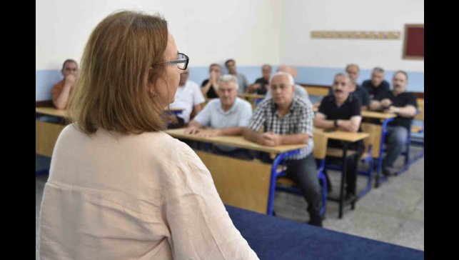 40 yıl sonra aynı okul sıralarında buluştular