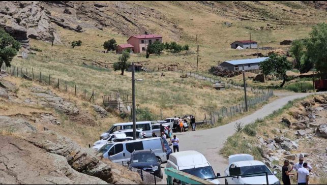 Tatvan'daki İncekaya Mağaraları ve Bapir-i Kal Türbesi'ne yoğun ilgi
