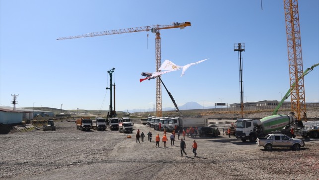 Ağrı ekonomisine ve istihdamına katkı sunacak yaşam projesinin temeli atıldı