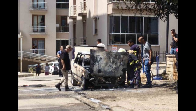 Bakkala gitmek için indi, aracı alevlere teslim oldu