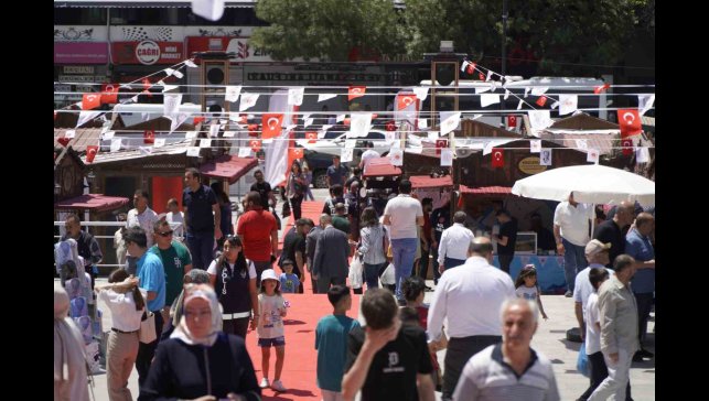 Van'da 'İşyurtları Ürün ve El Sanatları Fuarı' devam ediyor