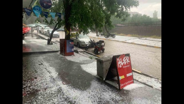 Kağızman'ı dolu vurdu, tarım arazileri zarar gördü