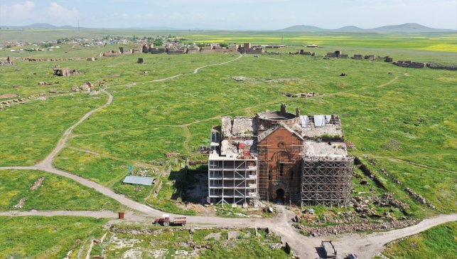 Anadolu'da ilk cuma namazının kılındığı Ani'deki "fetih camisi" restore ediliyor