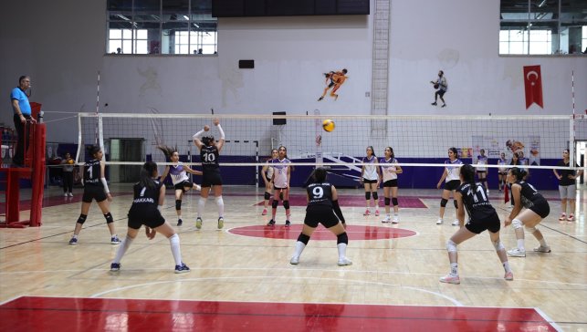 Hakkari'de Anadolu Yıldızlar Ligi Voleybol Grup Müsabakaları başladı