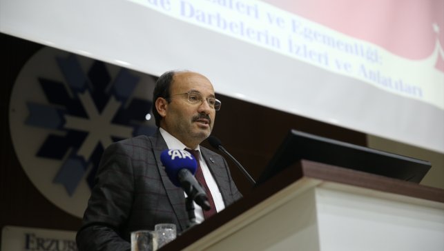 Erzurum'da "Milletin Zaferi ve Egemenliği: Türkiye'de Darbelerin İzleri ve Anlatıları" paneli düzenlendi