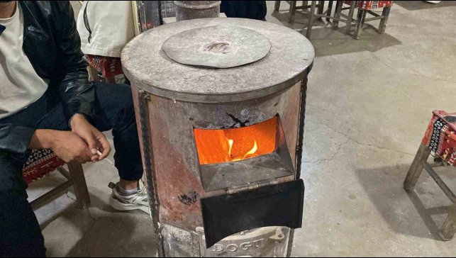 Türkiye'nin birçok ili sıcaktan kavrulurken 1940 rakımlı Karlıova'da kış yeniden geldi