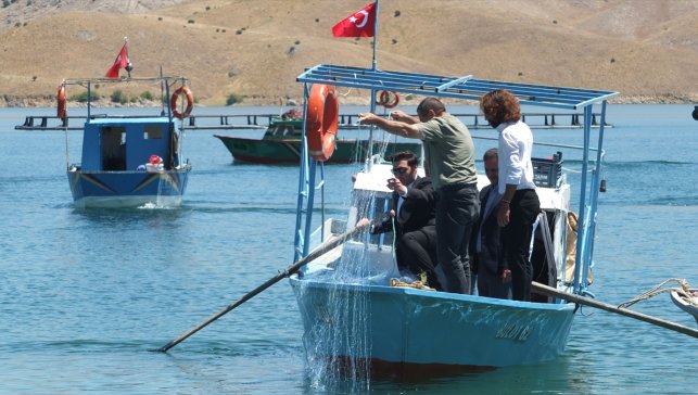 Elazığ'da Keban Baraj Gölü'nde av sezonu başladı