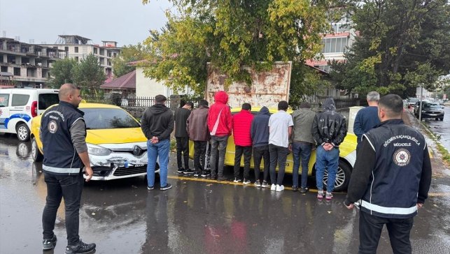 Ardahan'da 20 düzensiz göçmen yakalandı