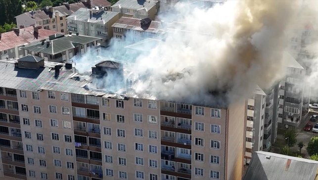 Muş'ta 9 katlı binanın çatısında çıkan yangın söndürüldü