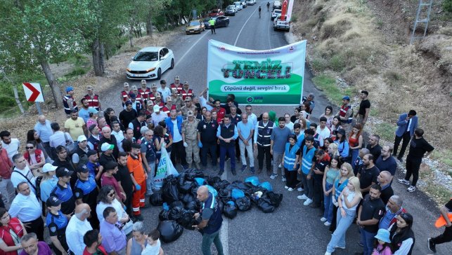 Munzur Vadisi Milli Parkı'nda çevre temizliği yapıldı