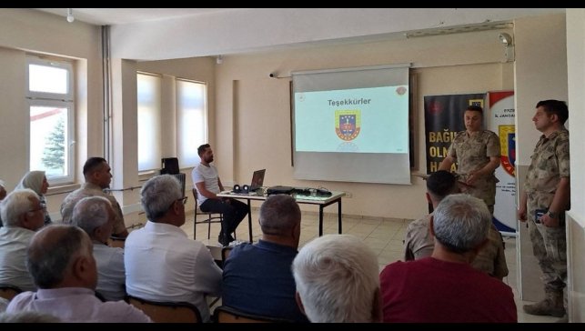 Jandarma ekipleri köylerde bilgilendirme çalışmalarını sürdürüyor